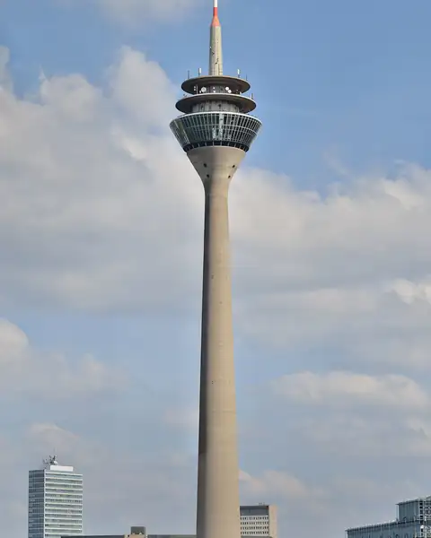 Rheinturm und Medienhafen
