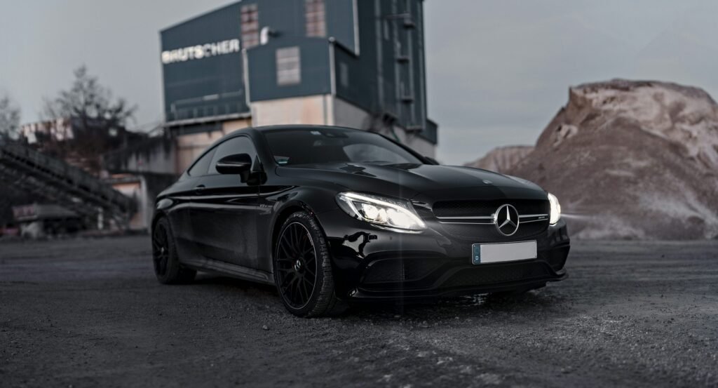 Mercedes Limousine auf der Autobahn – Langstreckentransfer