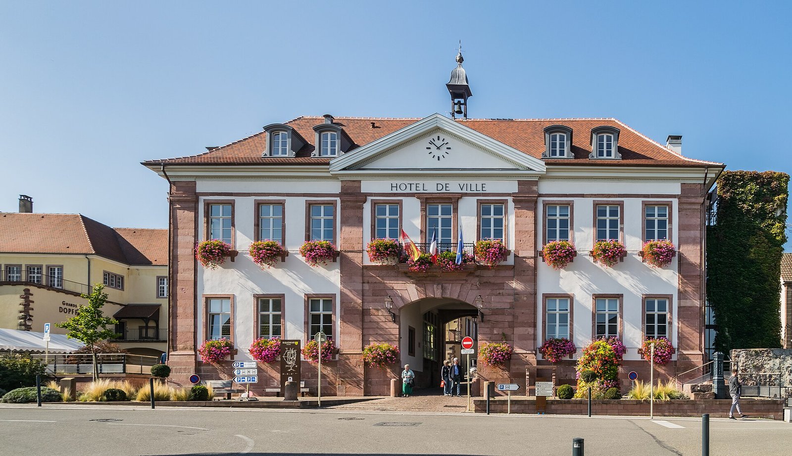Flughafentransfer Riquewihr Frankfurt – Riquewihr